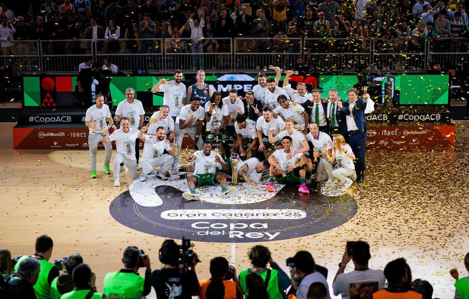 El Unicaja, campeón de Copa: Todas las imágenes del partido, la fiesta y la llegada a Málaga