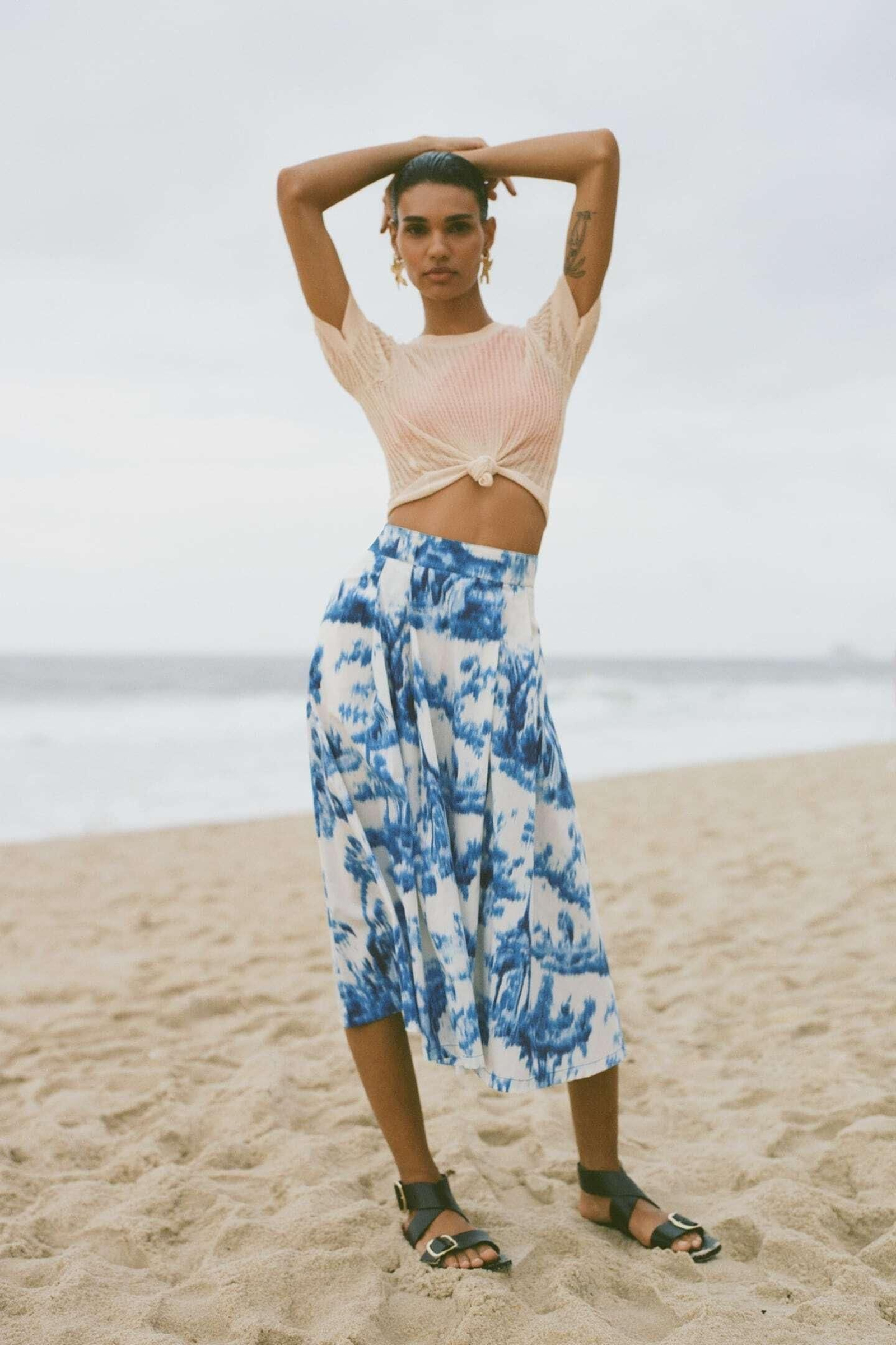 Falda estampada de Zara.