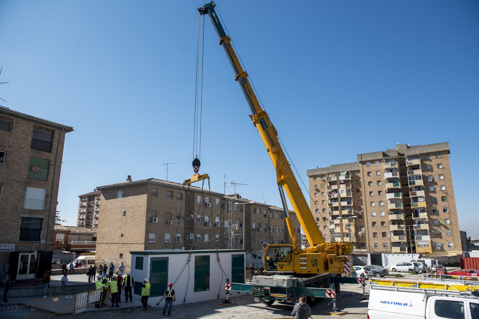 Las imágenes de la instalación del nuevo transformador de la zona Norte de Granada