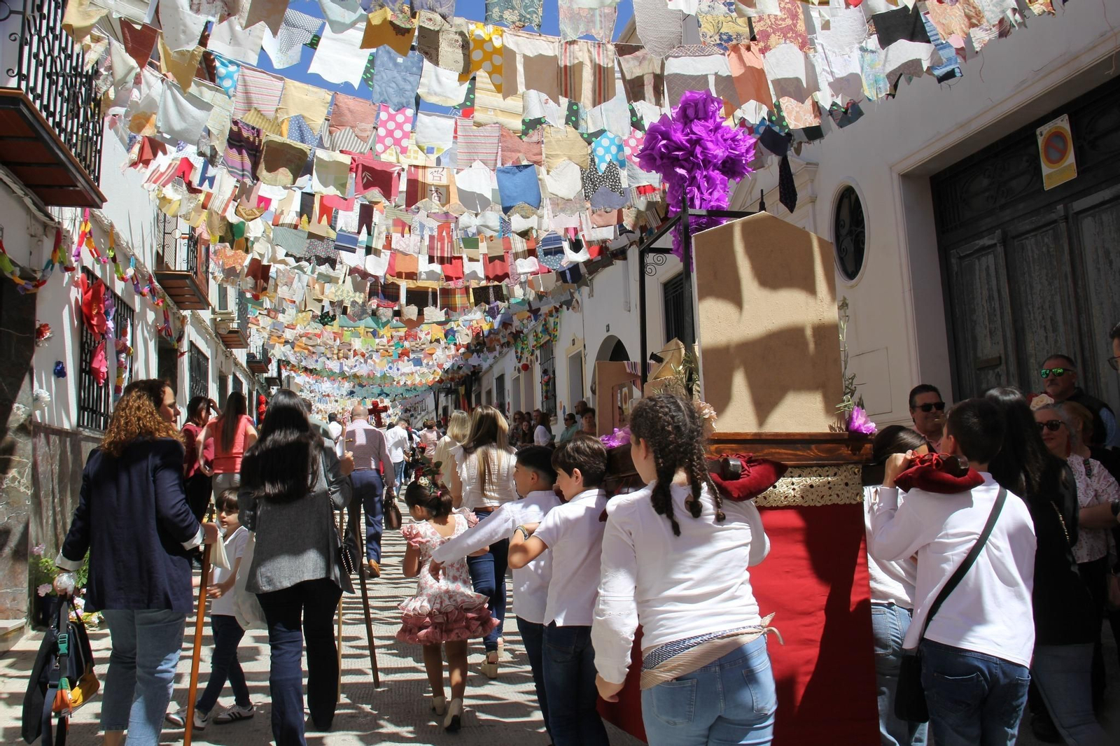 La procesión de la Cruz de Mayo de Montilla, en imágenes