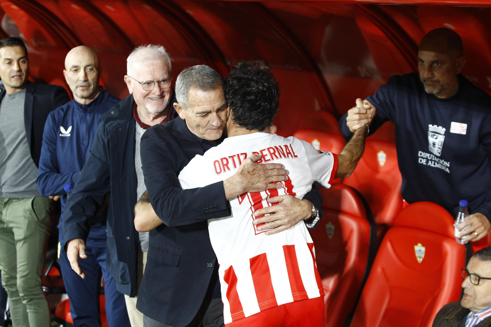 Imágenes del partido homenaje al 'eterno' capitán de la U.D. Almería, José Ortiz