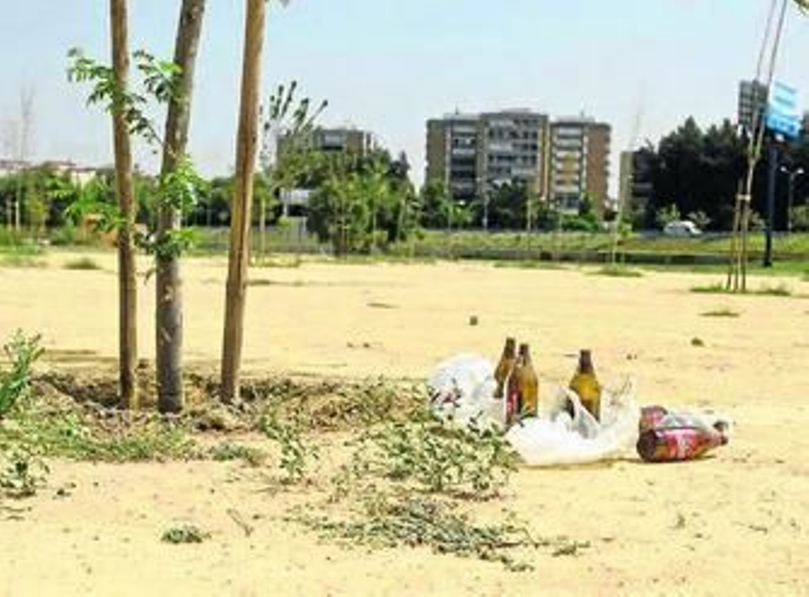 La suciedad es uno de los problemas del nuevo parque.