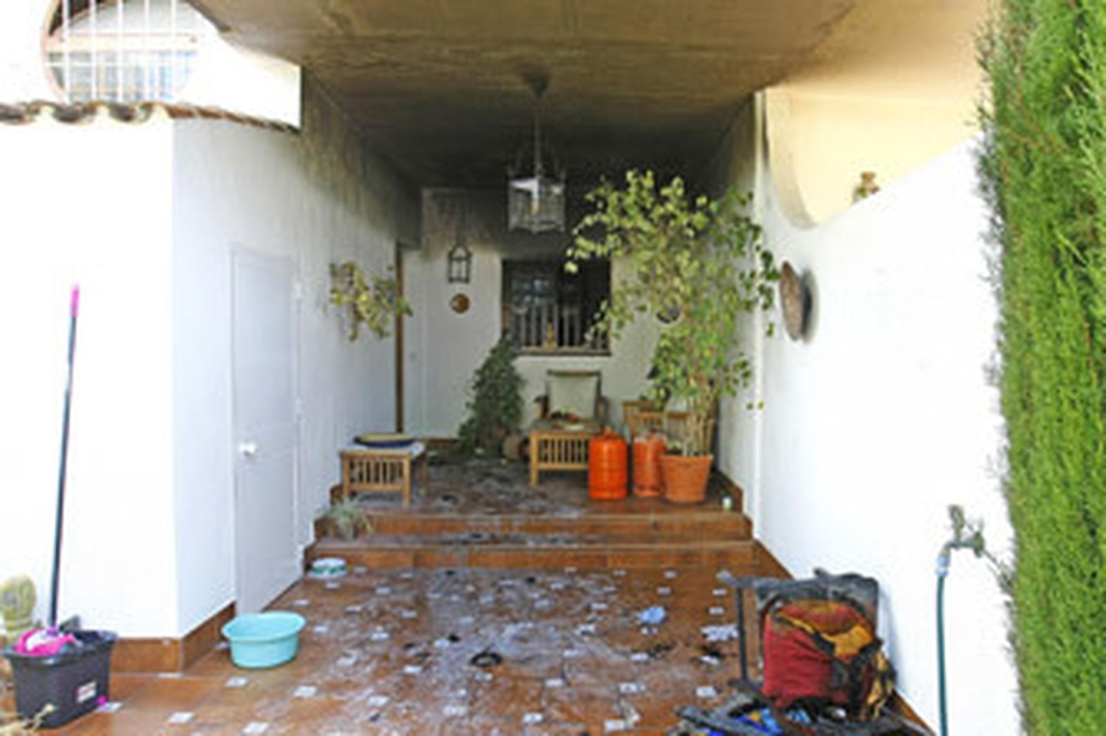 Arde de madrugada una vivienda unifamiliar en Duque de Abrantes