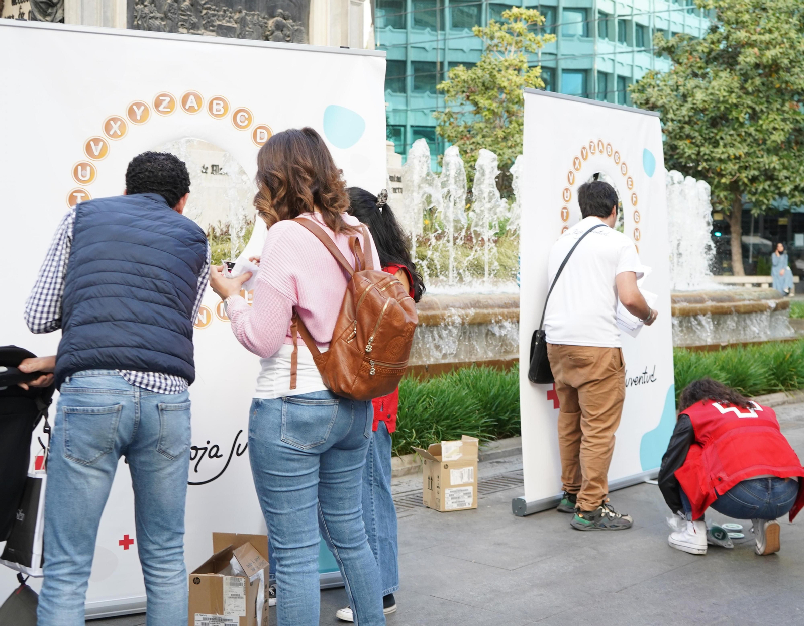 Las mejores fotos de la Noche en Blanco de Granada: del concierto de Xoel López a partidos de baloncesto