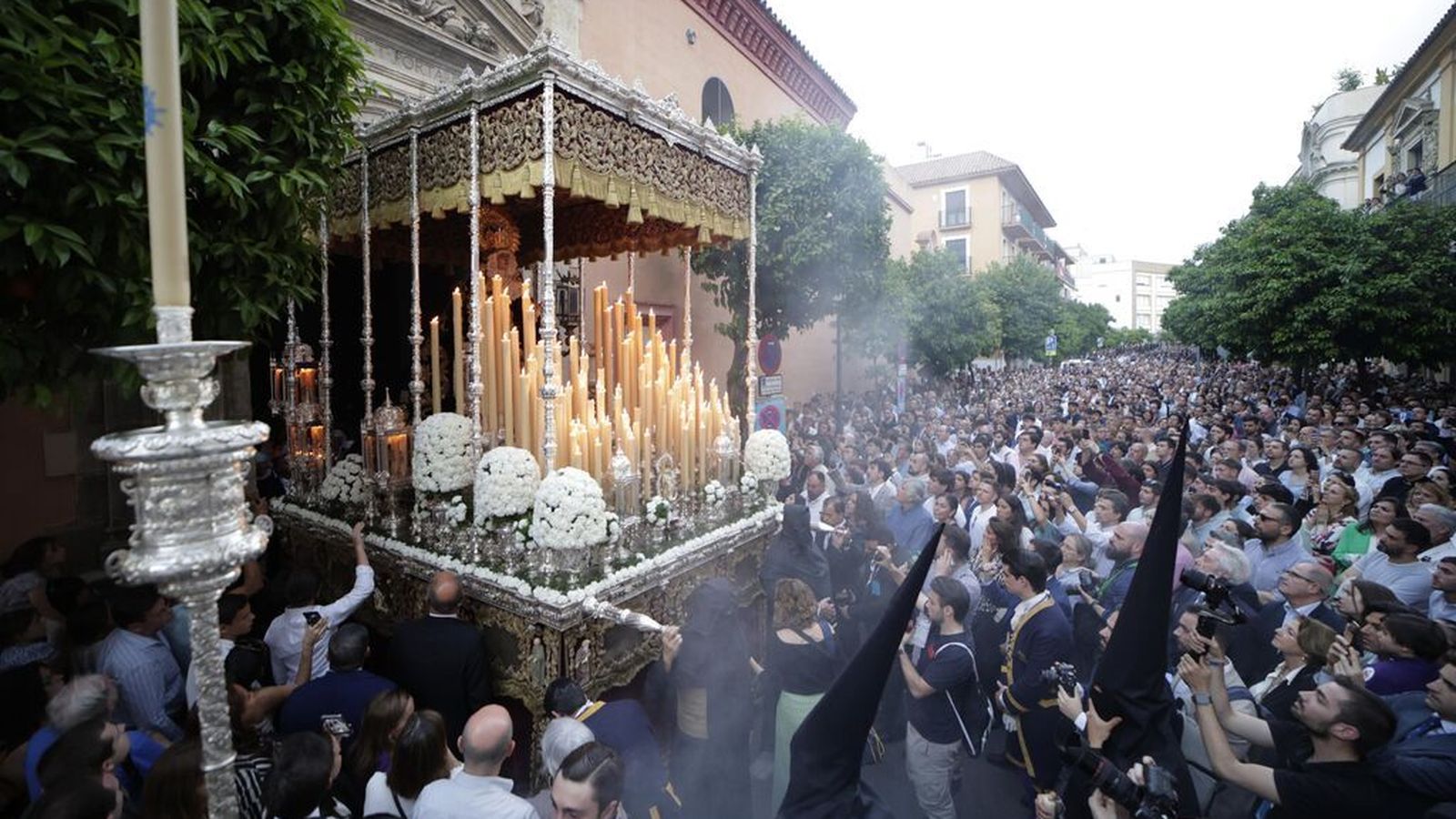 La Virgen de los Dolores sale de San Vicente