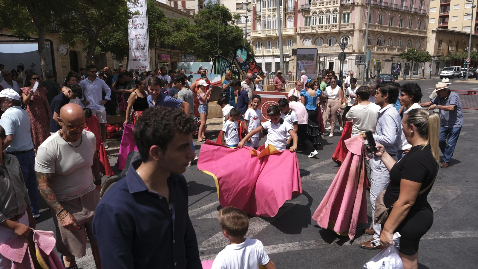 Exhibición de toreo de salón de la Escuela Taurina de Almería, en imágenes