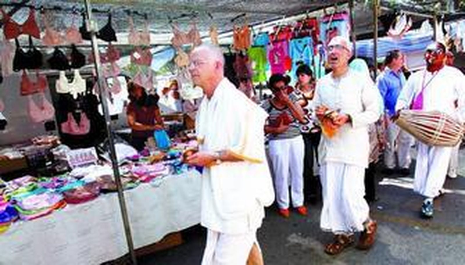 'Hare krishnas' en el rastro de Martiricos