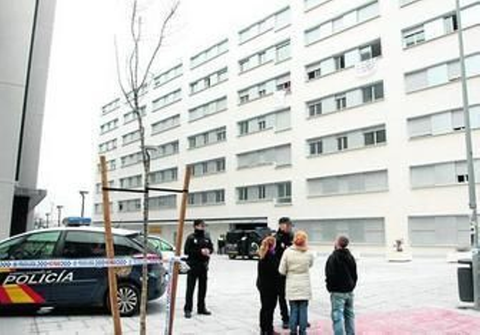 La Policía cerca el bloque de los ocupas en Nuevo Amate a la espera del desalojo