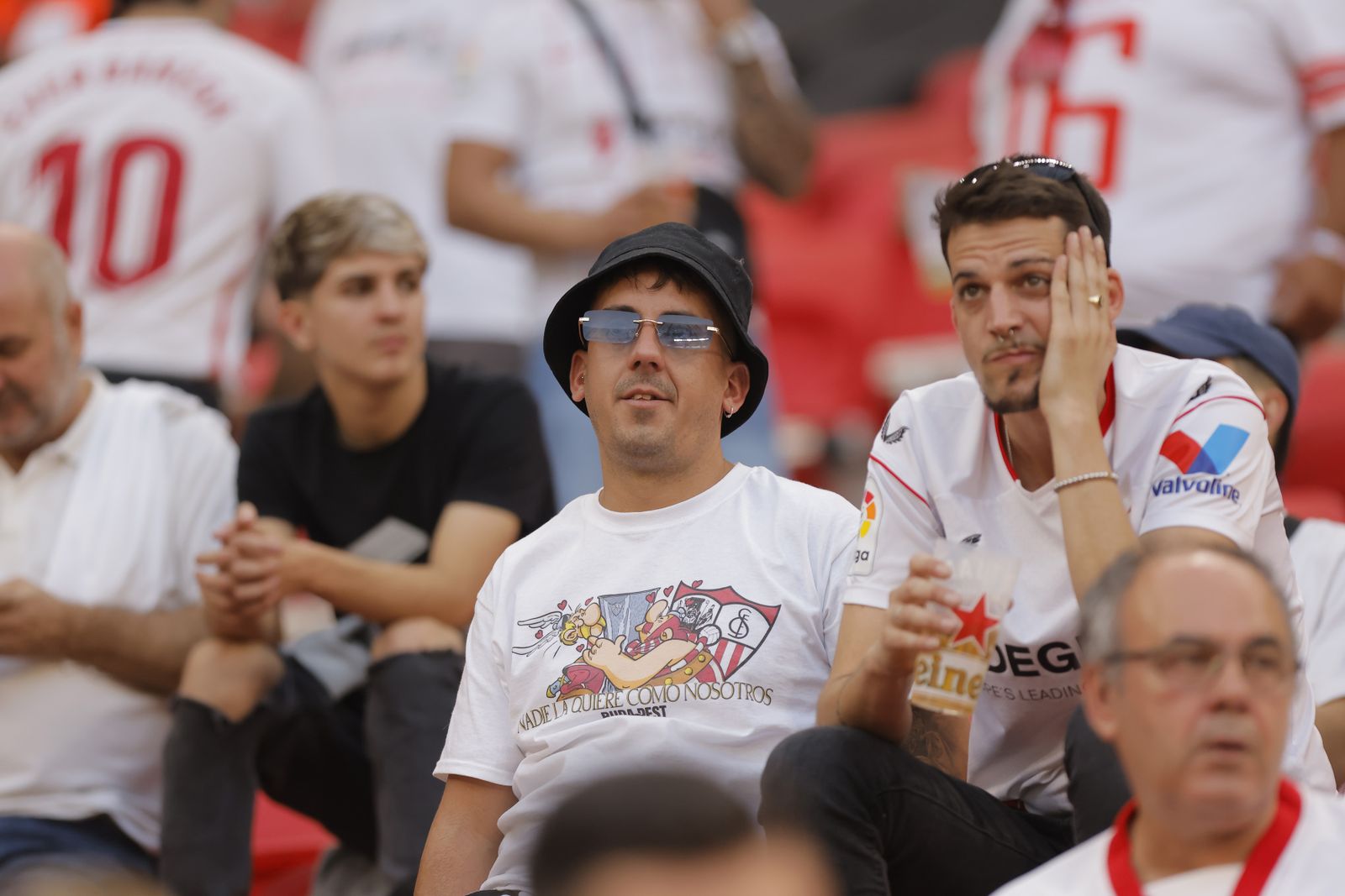 Búscate en las fotos del Sevilla-Roma