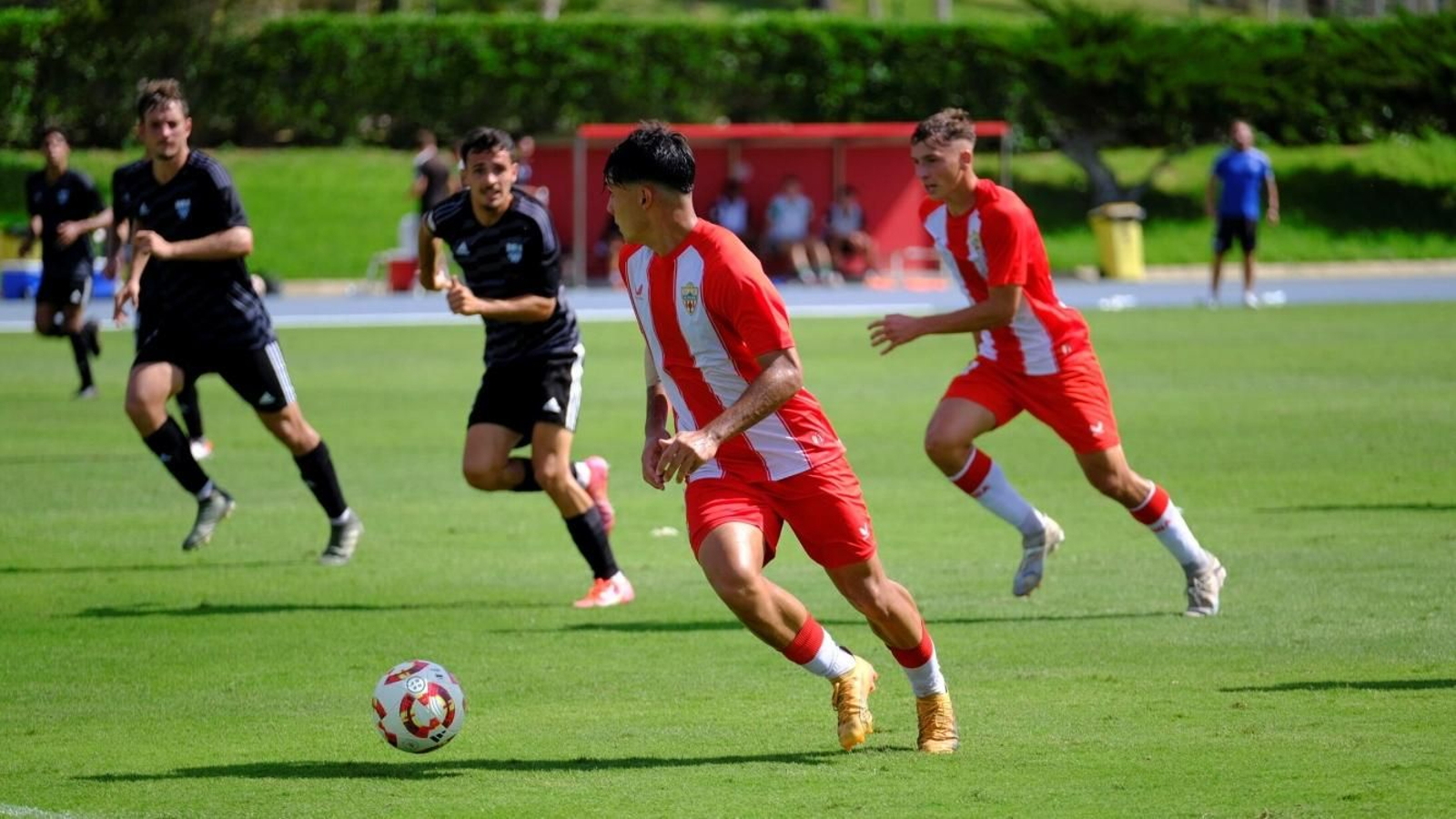 Joan maneja el esférico en el choque del pasado fin de semana.