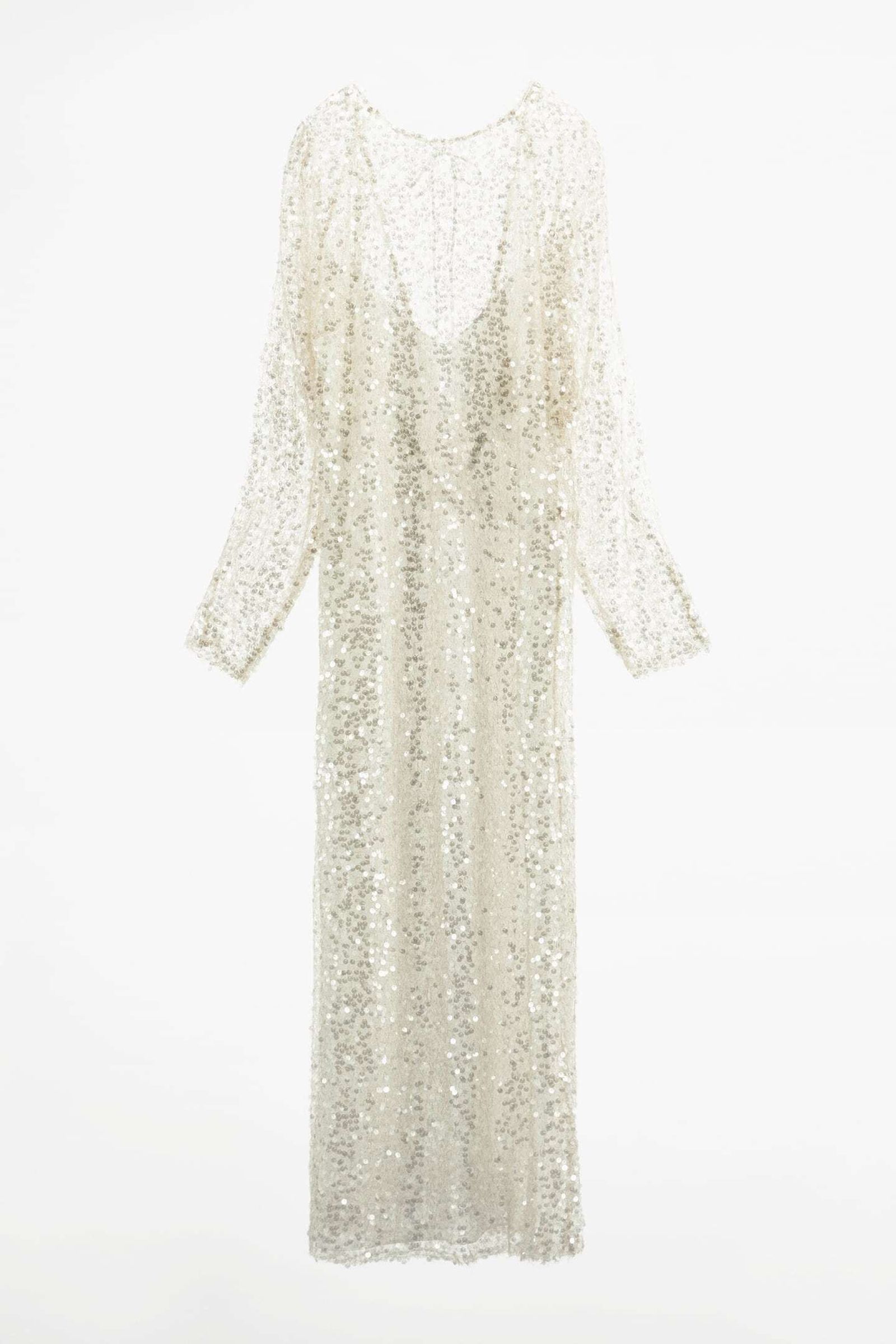 Vestido de lentejuelas de Zara.