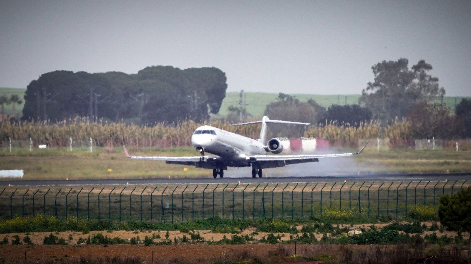Un avión de Air Nostrum aterrizando en el Aeropuerto de Jerez.