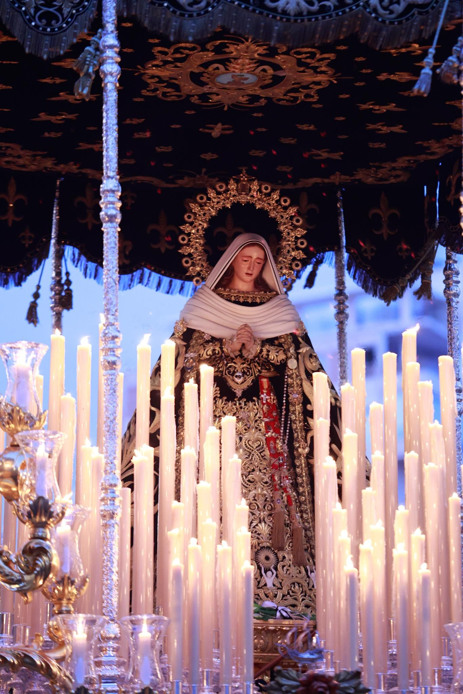 Mena y la Legión en su procesión del Jueves Santo en Málaga, en fotos Mena y la Legión en su procesión del Jueves Santo en Málaga, en fotos