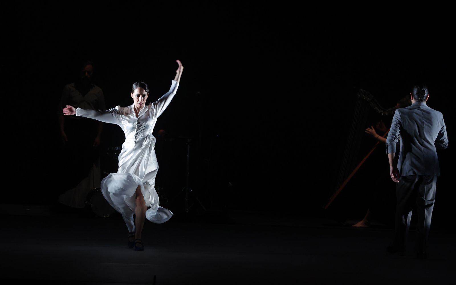 Las imágenes del espectáculo de Ana Morales en la Bienal