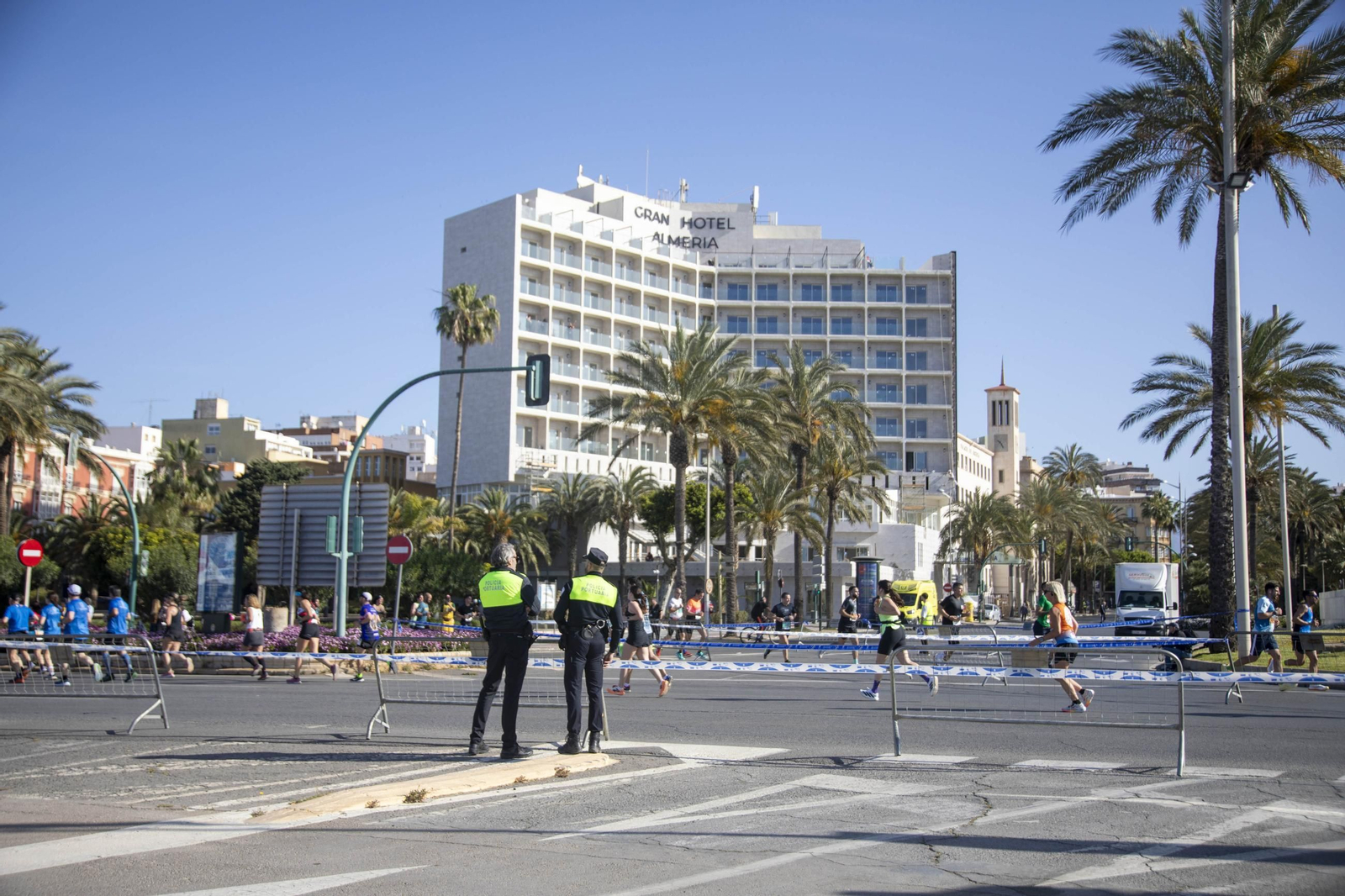 El Medio Maratón de Almería 2025, en imágenes
