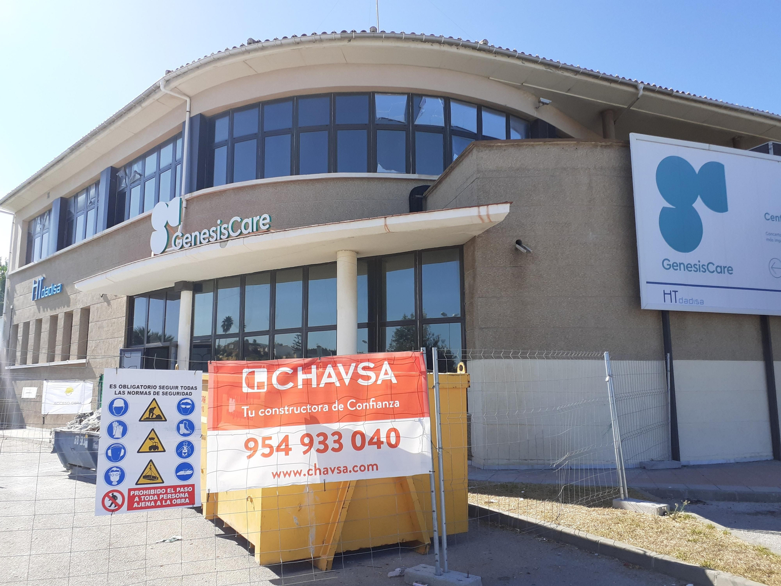 Exterior de la clínica GenesisCare de Algeciras.