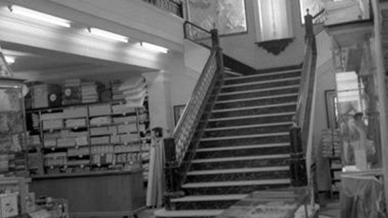 Interior de Almacenes Mérida, en la calle Tarifa.