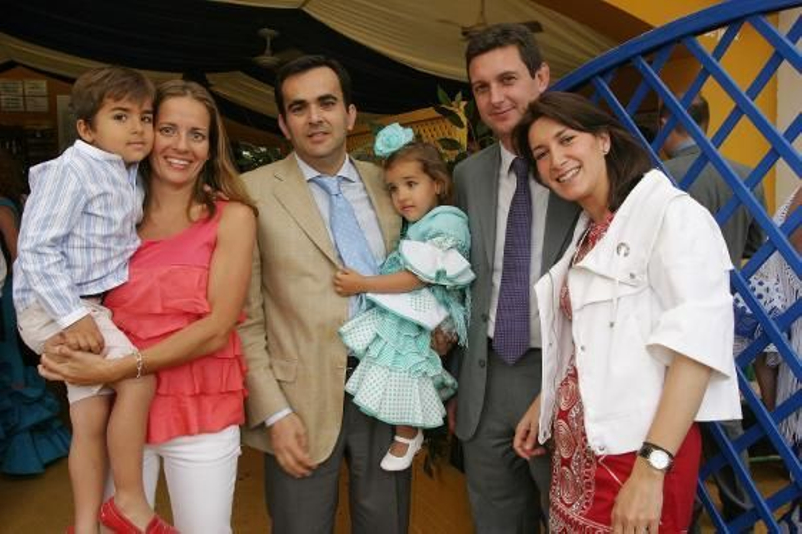 Luisa Bueno, Manuel Carrrillo, director gerente de Clínica Jerez, con sus hijos Manuel y Gabriela con Miguel Berraquero, gerente del Diario y Marta Díaz de Celis.

Foto: Vanesa Lobo