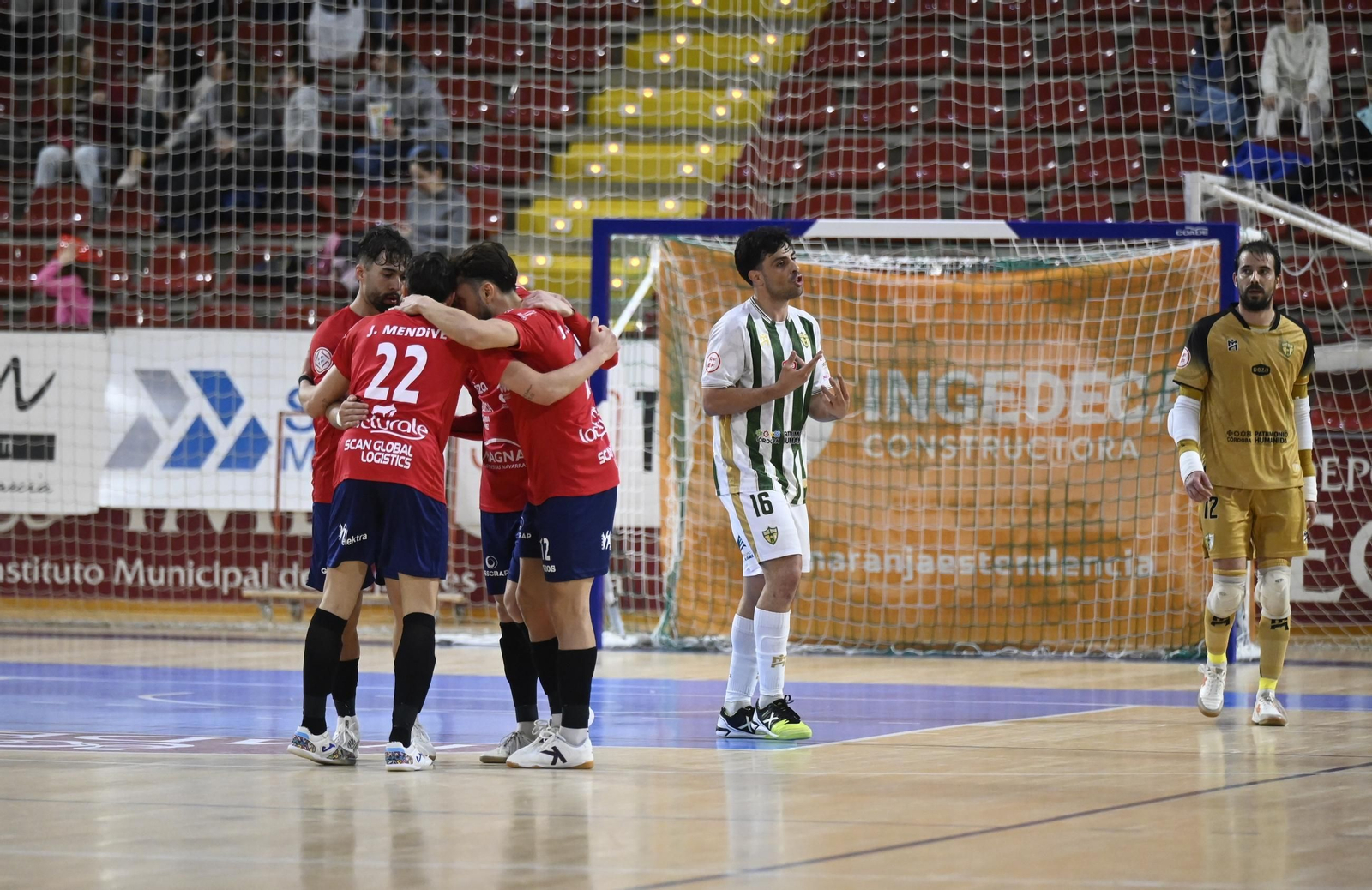 Las mejores fotos del ambiente en Vista Alegre para el Córdoba Futsal - Osasuna Magna