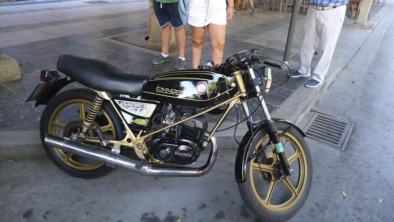 Las motos antiguas dan brillo a la Feria de Almería