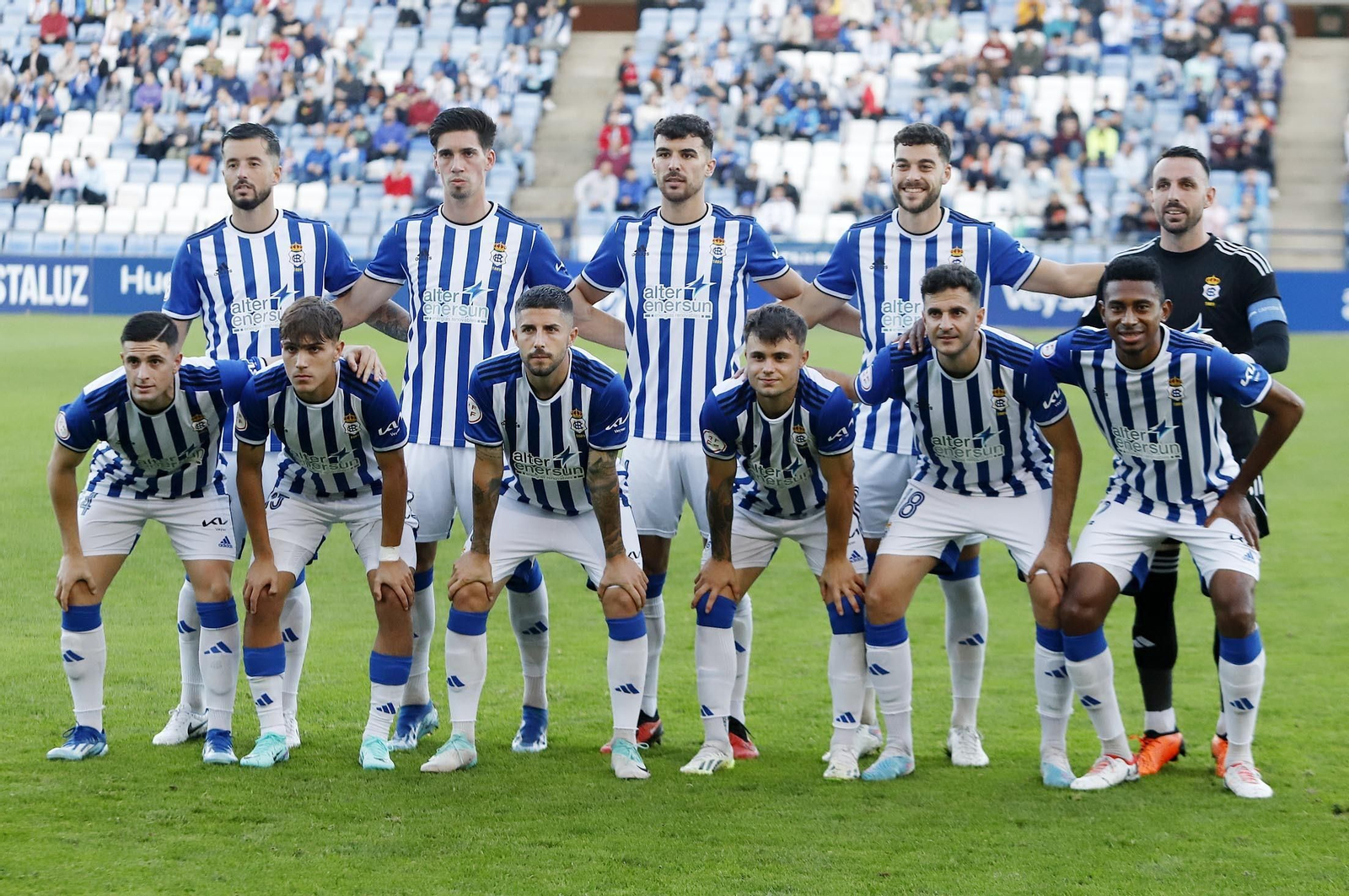 Gran ambiente en las gradas del Nuevo Colombino para el Recre-At Sanluqueño, en imágenes