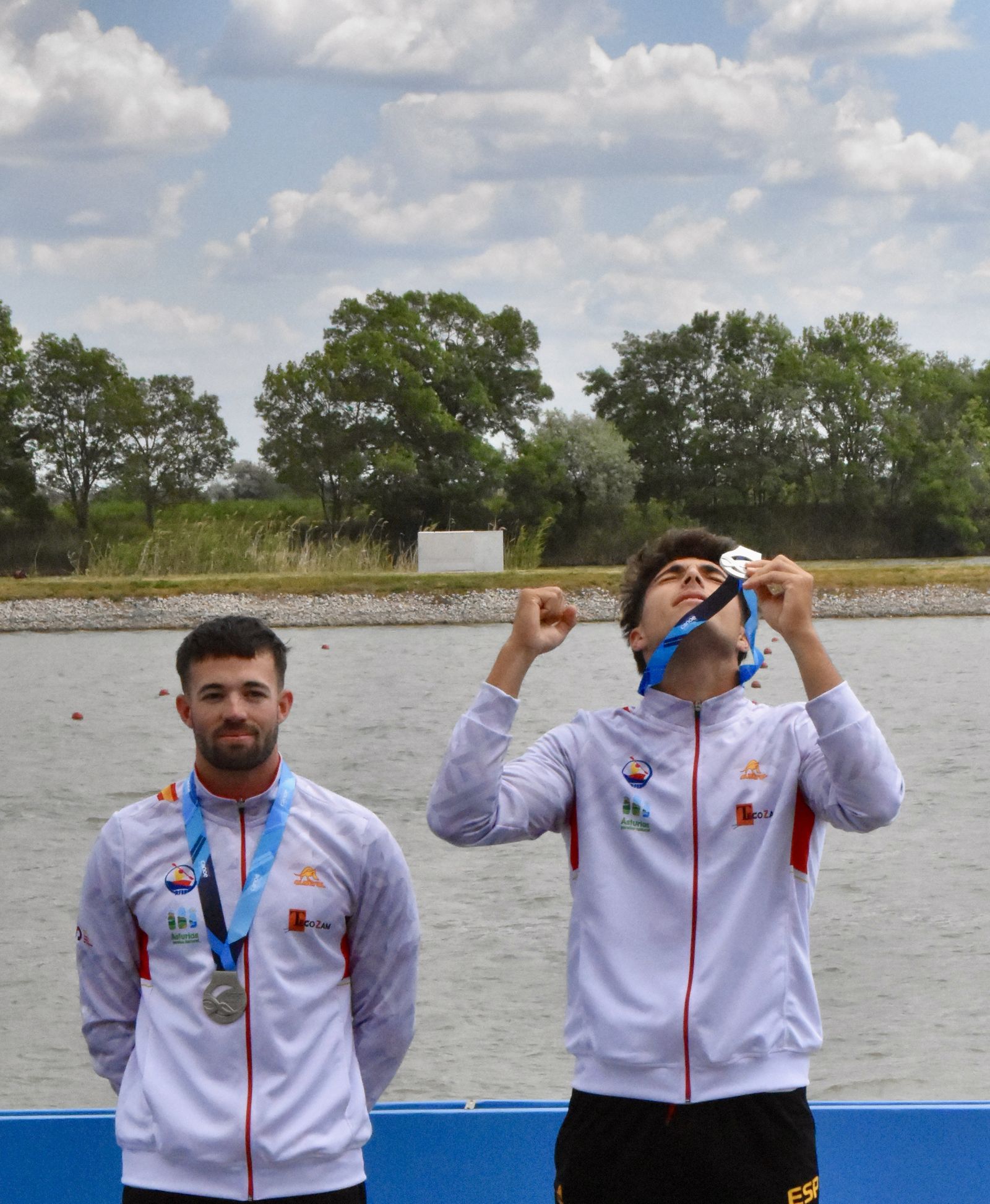 Domínguez y Moreno recogen la medalla de plata.