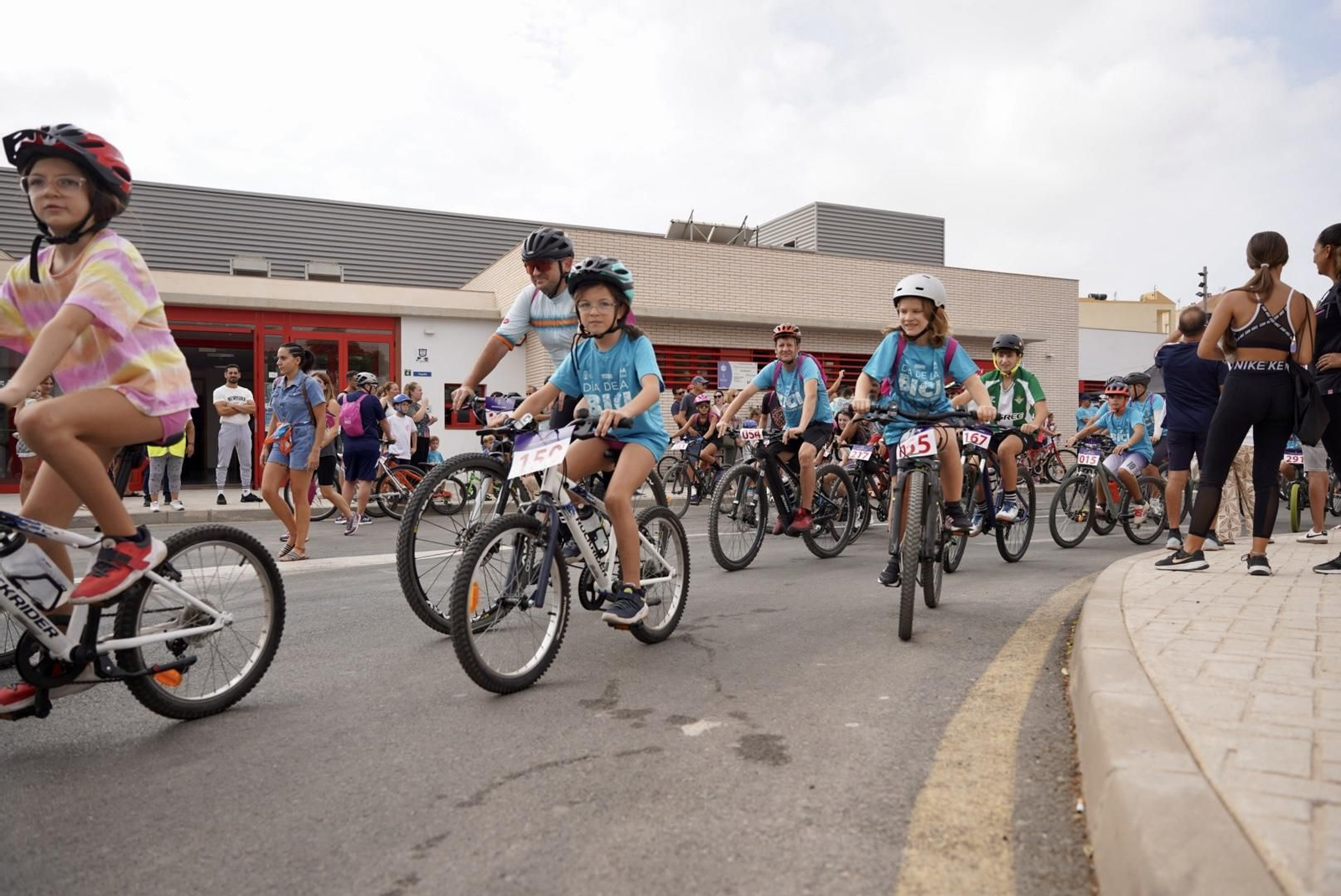 Así se ha vivido el multitudinario Día de la Bici en Huércal de Almería