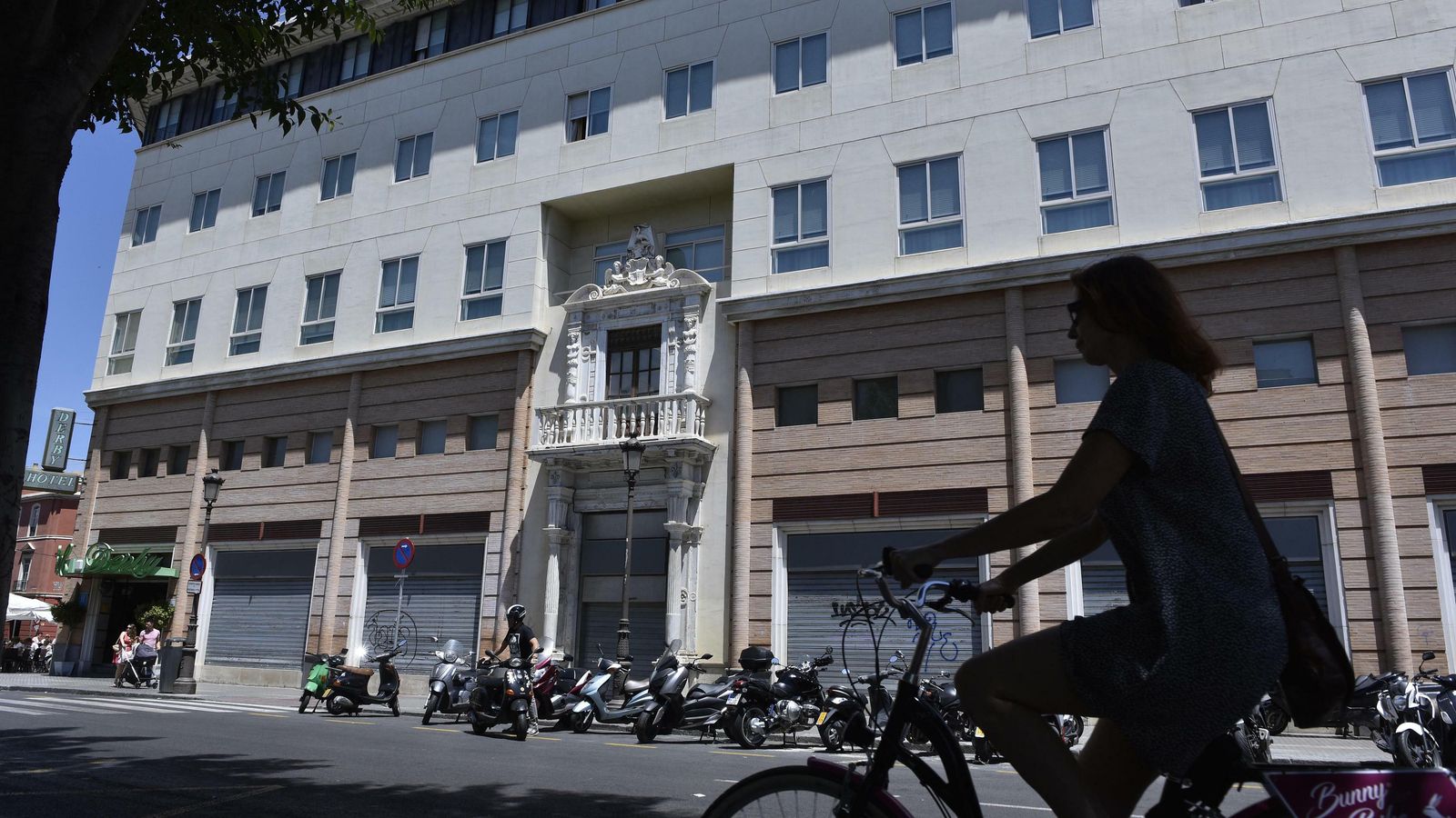 El edificio de la Plaza del Duque