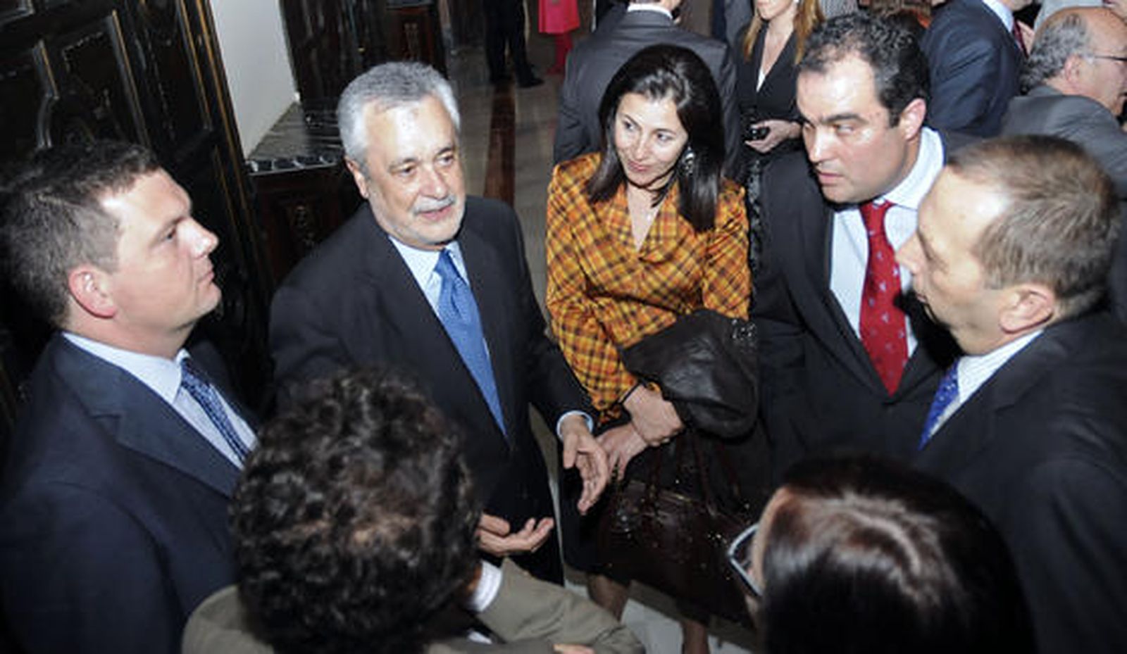 El presidente Griñán con Matilde Santiago, directora general de Medios de Comunicación Social, y junto a ellos Luis Pérez Bustamante, director de 'El Día de Córdoba', y David Fernández, director de 'Diario de Jerez'.