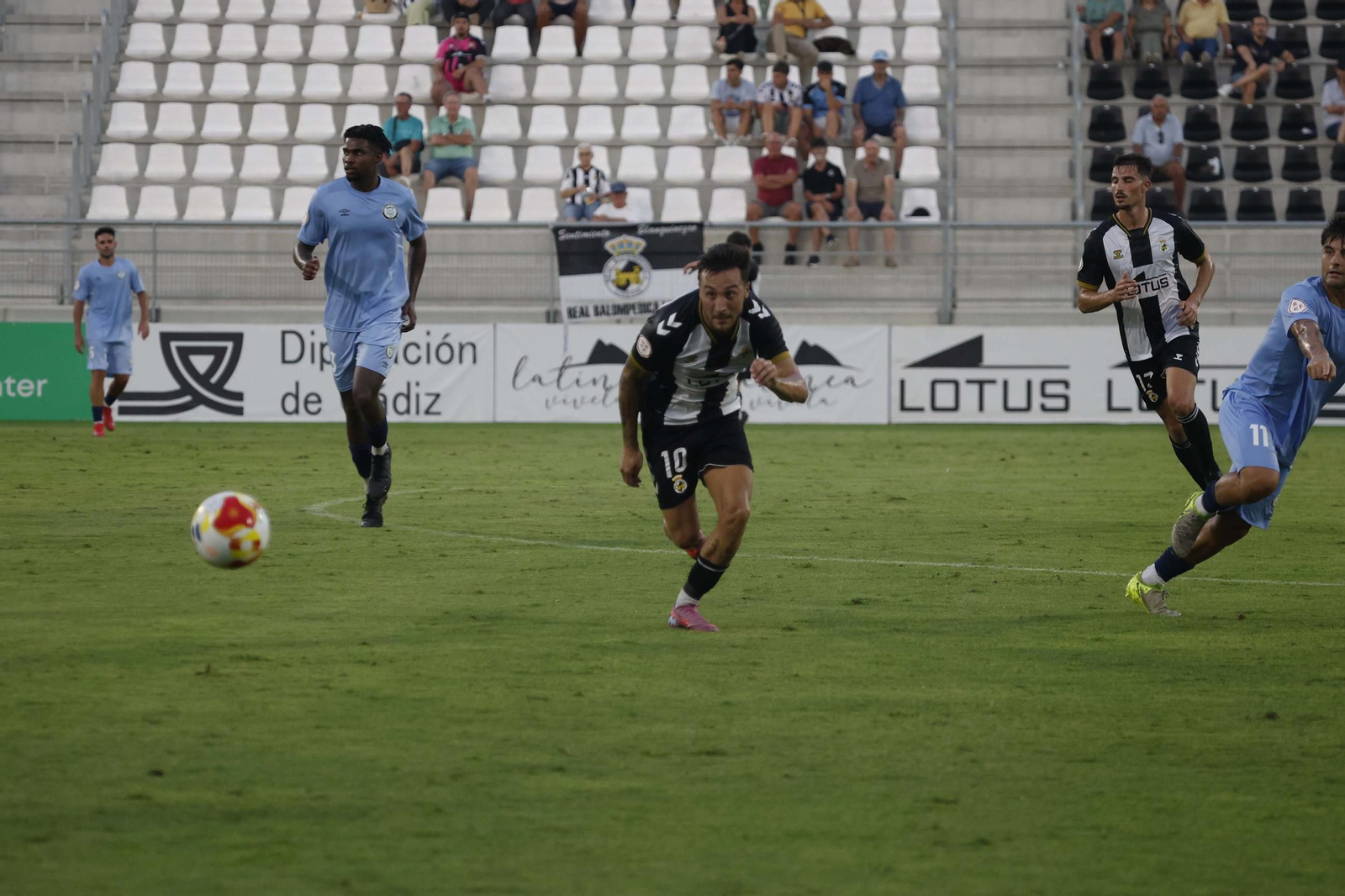 Las imágenes del partido amistoso entre la Balona y el Torremolinos