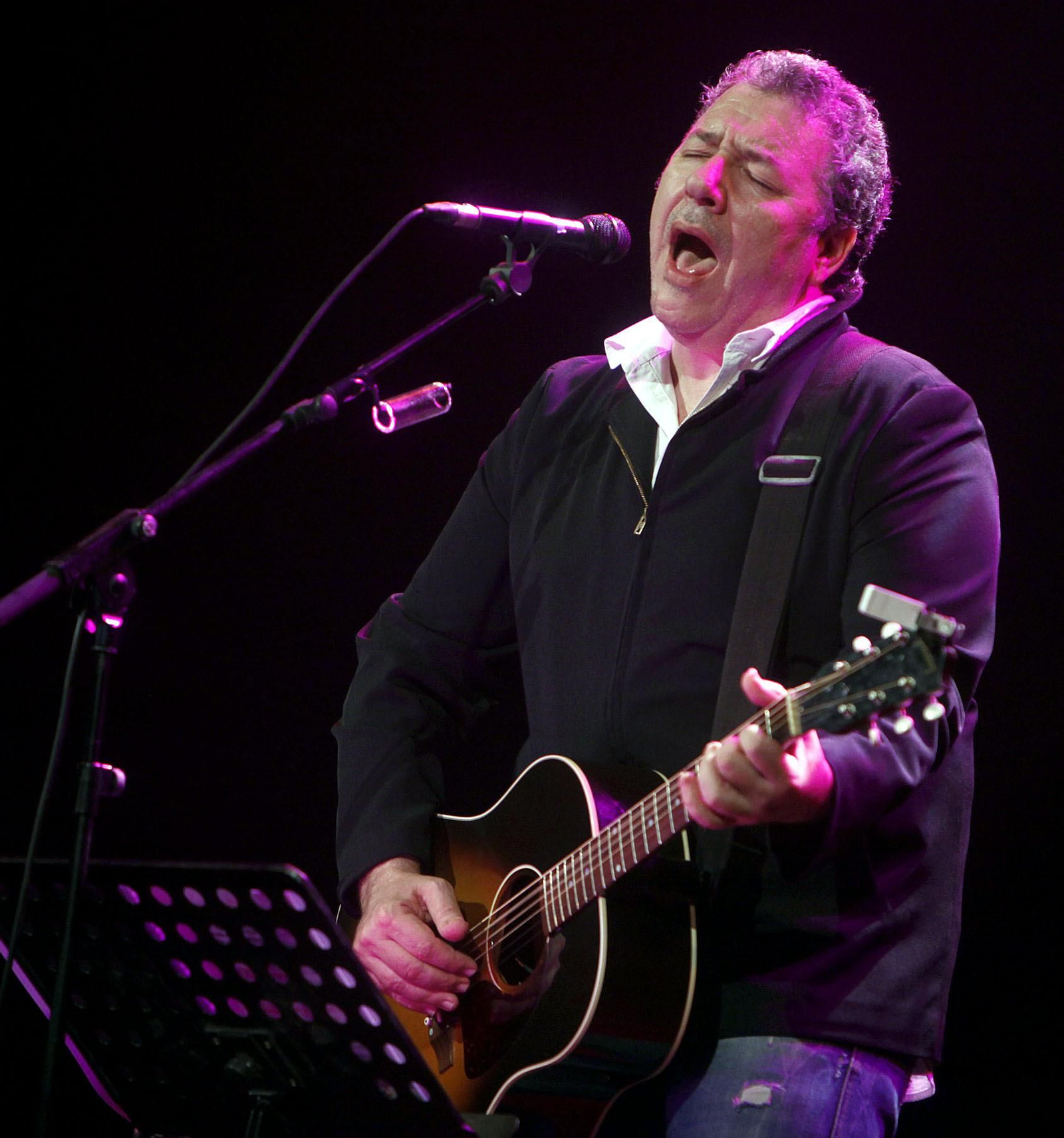 Revólver vuelve a lo más básico