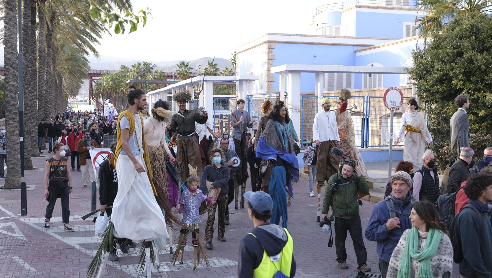Fotogalería manifestación a favor de energías renovables ordenadas. Almería