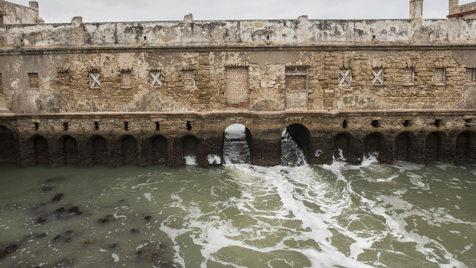 Ventanas del Molino de Mareas del Río Arillo.