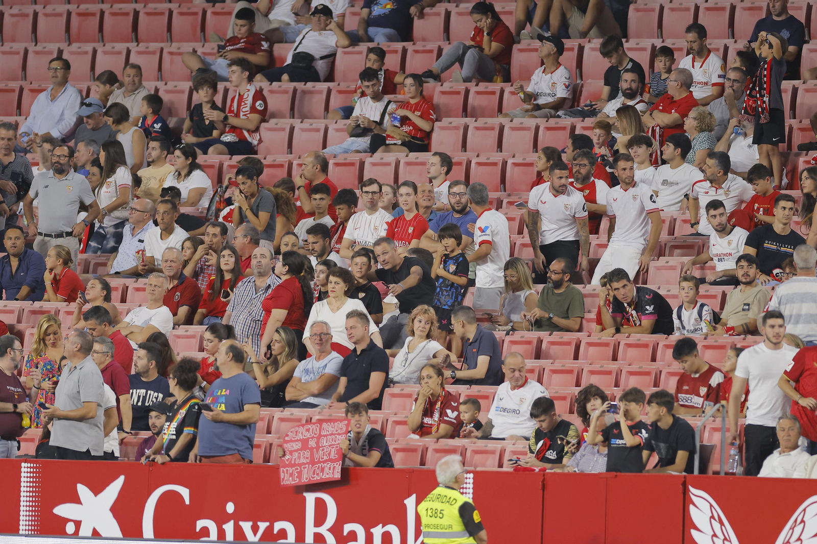 Búscate en las fotos del Sevilla-Rayo