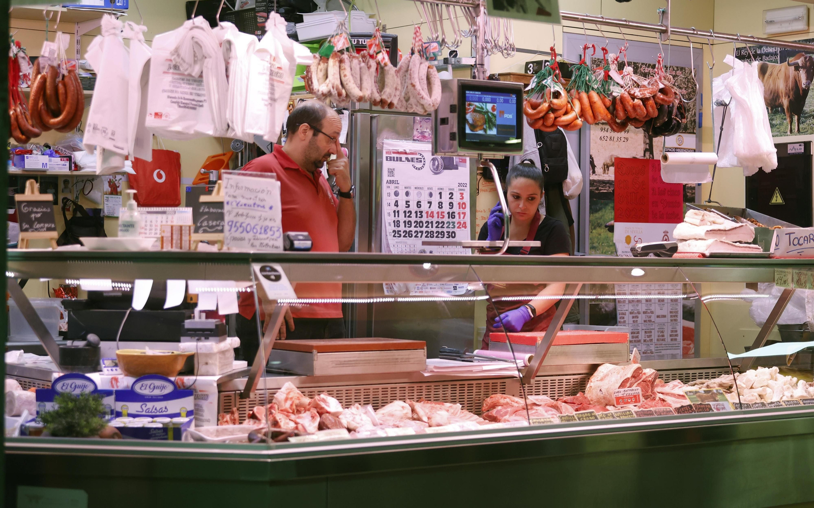 Imágenes del primer día sin mascarilla en interiores