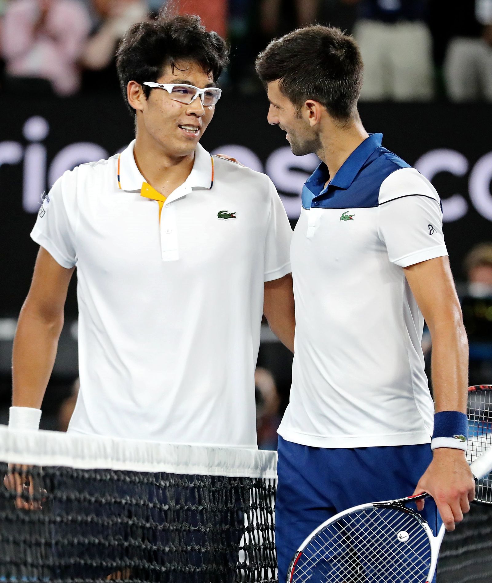 Djokovic felicita a Chung tras el partido.