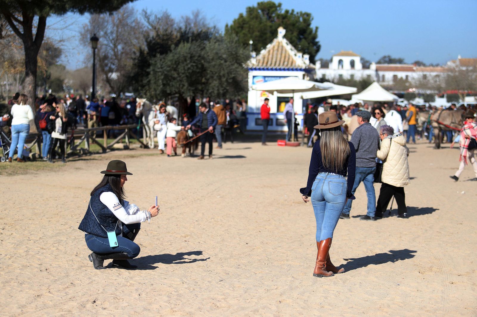 Imágenes del ambiente en la aldea del Rocío para celebrar la Candelaria