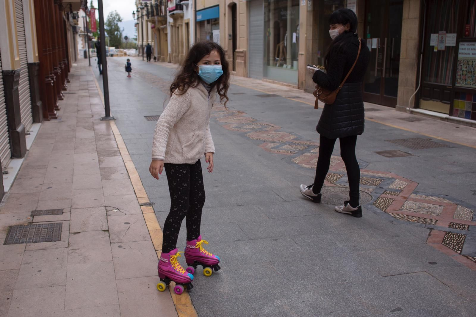 Coronavirus en Málaga: Los niños ya pisan las calles tras un largo confinamiento, en fotos