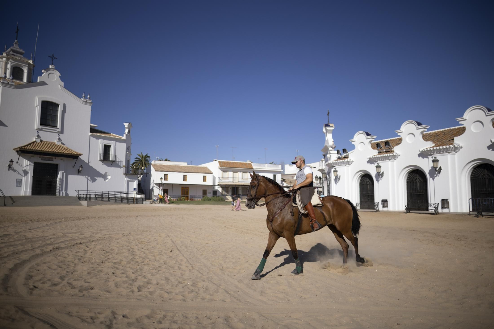 Ambiente del jueves 18 de agosto en la aldea de El Rocío durante el Rocío Chico