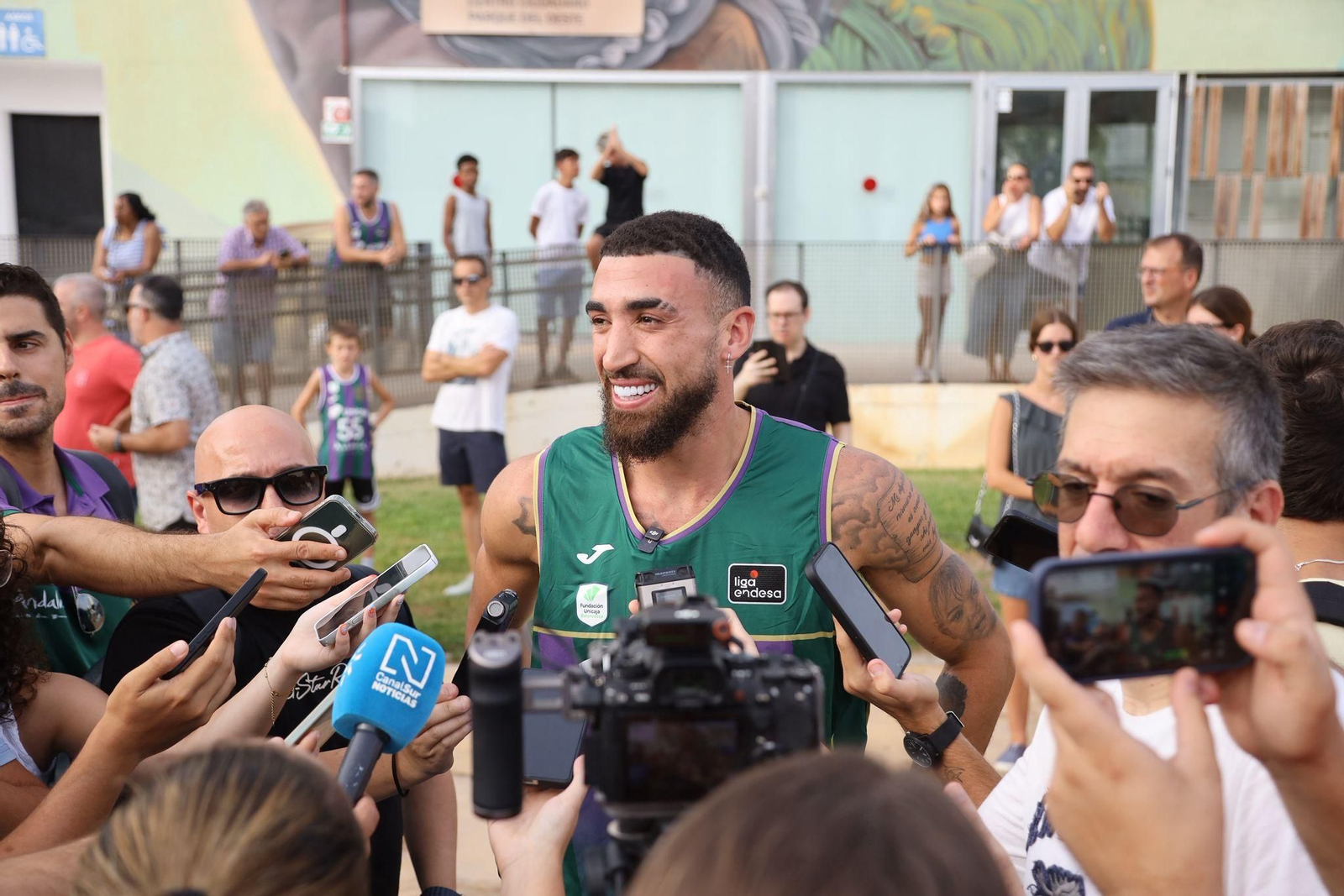 Las fotos de la espectacular presentación de Chris Duarte con el Unicaja en el Parque del Oeste