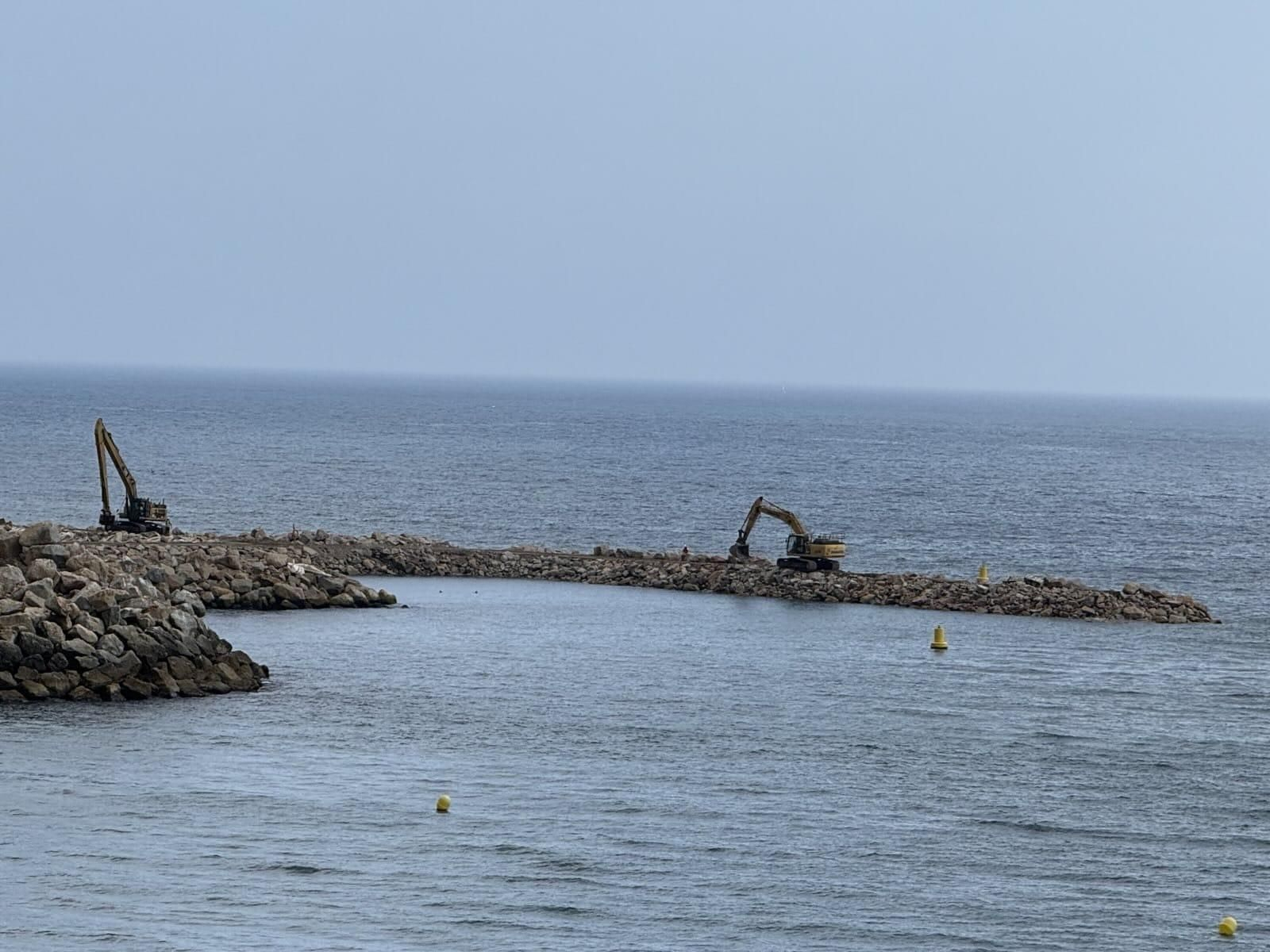 La escollera del Eastside Project, ya reparada este martes por la mañana.