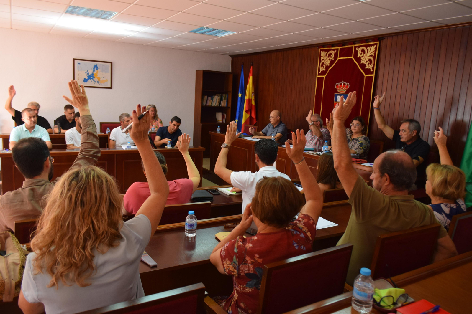 PSOE e IU han votado a favor del plan. PSOE e IU han votado a favor del plan.