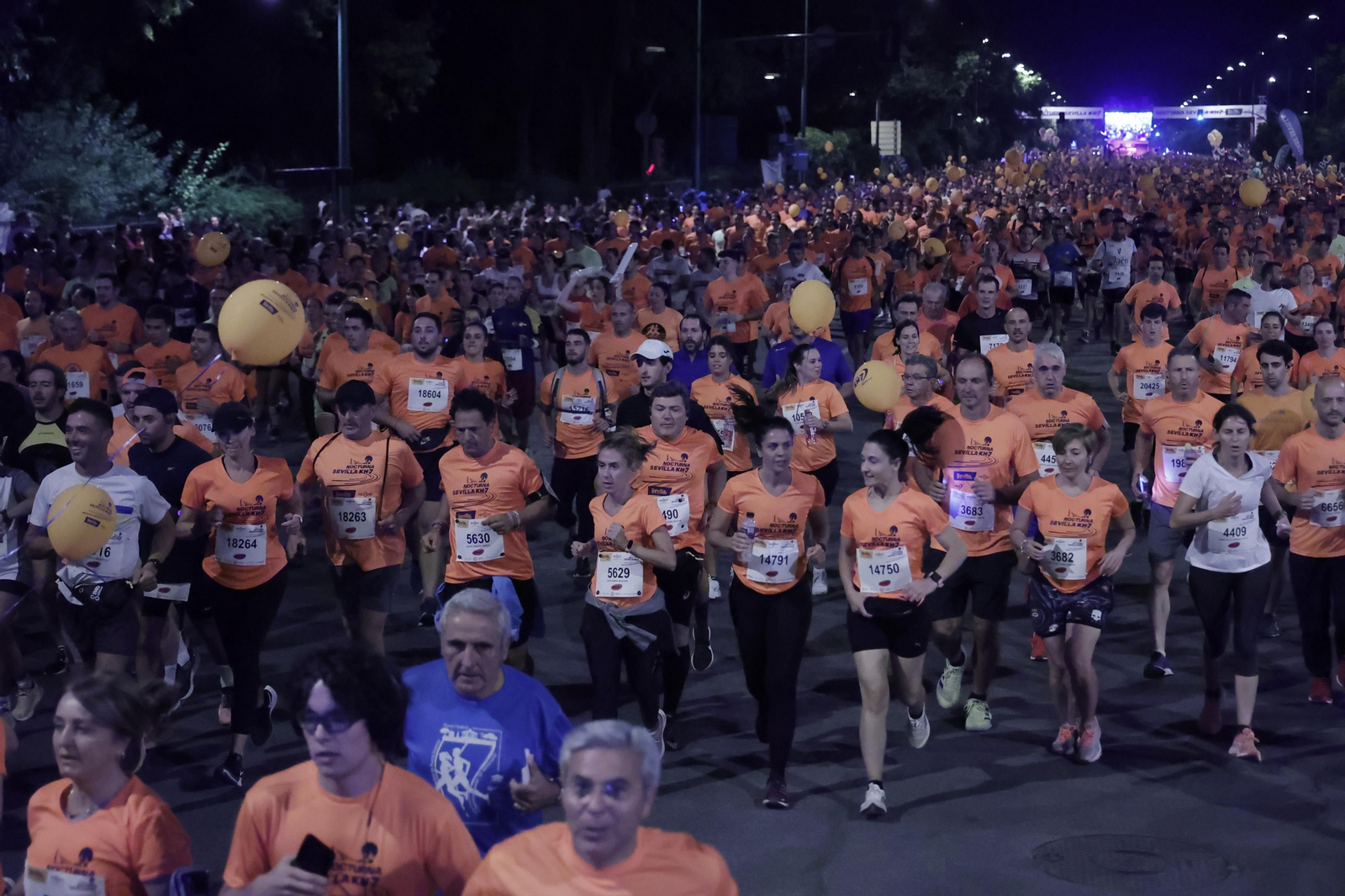 Búscate en la Carrera Nocturna de Sevilla (1)