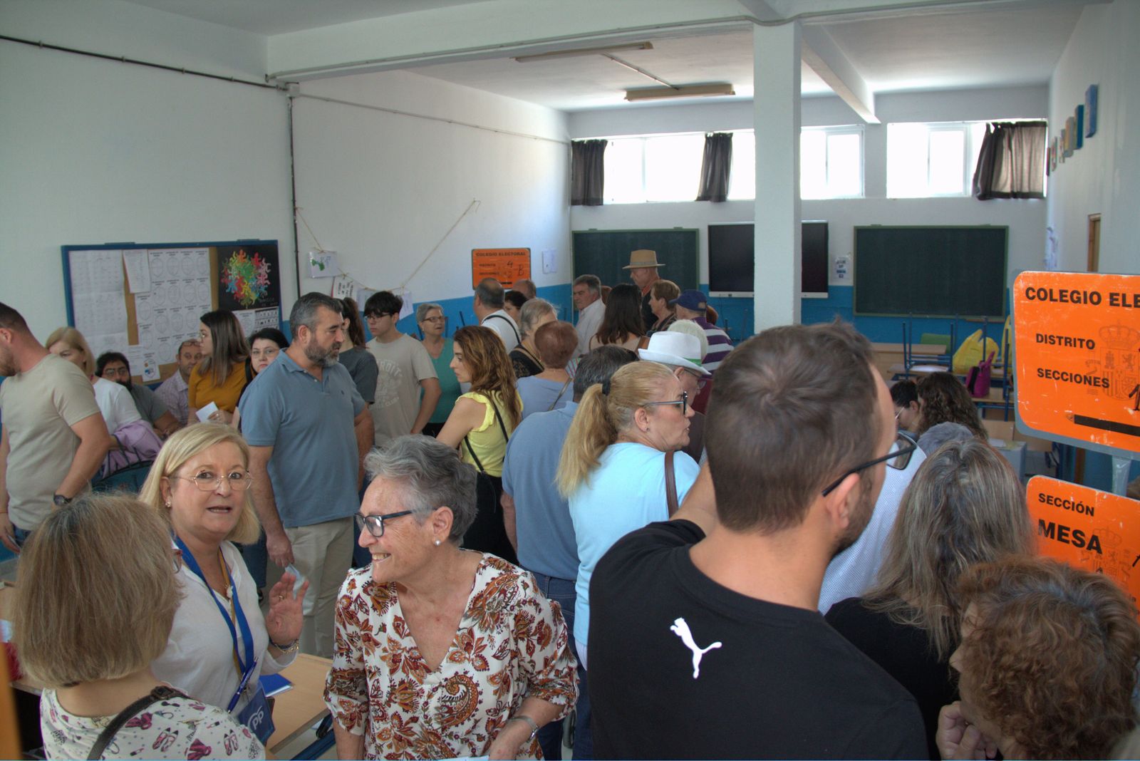 Fotos: así está votando la Costa de Granada en el inicio de las elecciones municipales 2023
