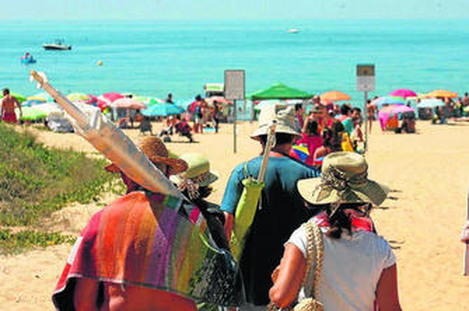Aunque se tengan pocos recursos económicos, se puede pasar un día en la playa.