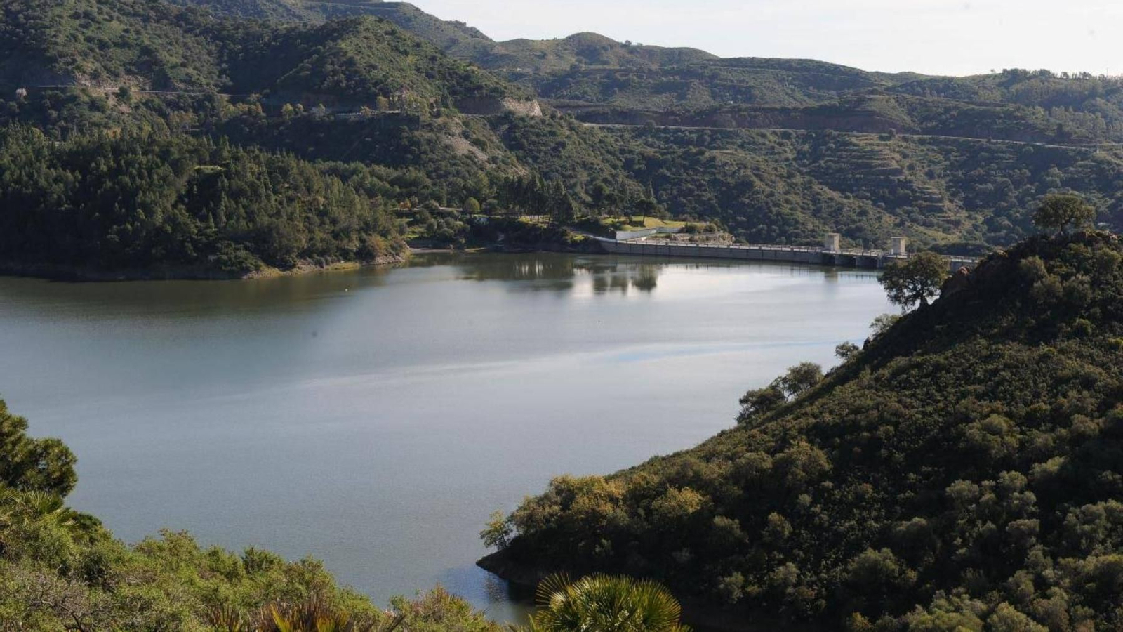 Una panorámica del embalse del Limonero de Málaga.