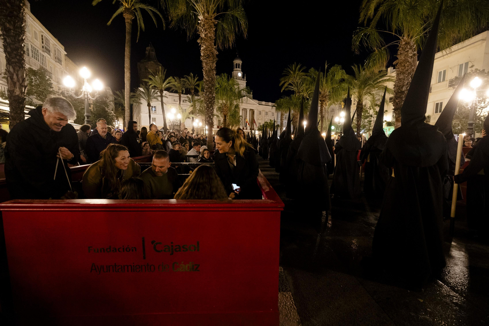 Las imágenes de la cofradía de Veracruz este Lunes Santo en la Semana Santa de Cádiz de 2024