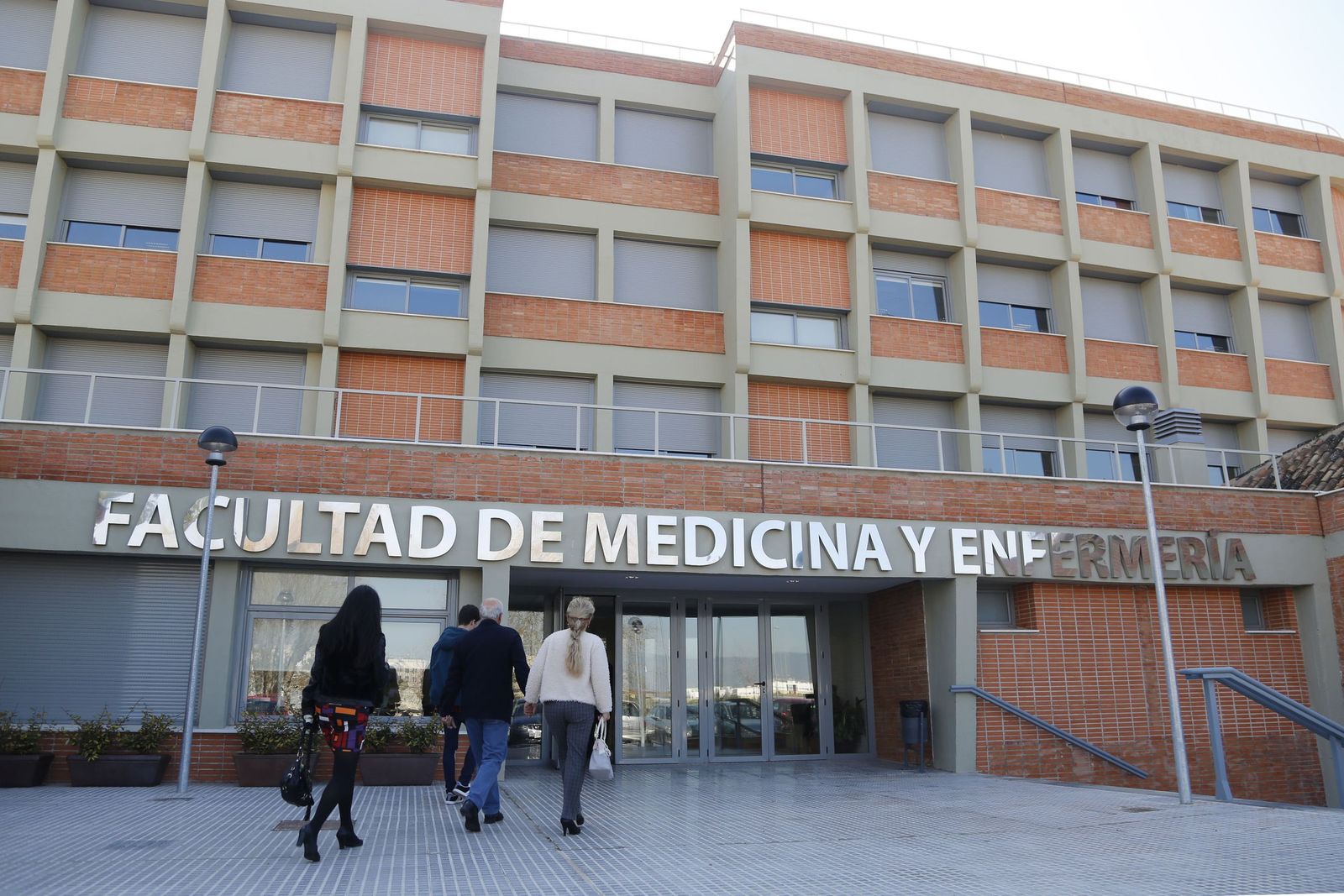 Entrada a la facultad de Medicina y Enfermería de la Universidad de Córdoba.