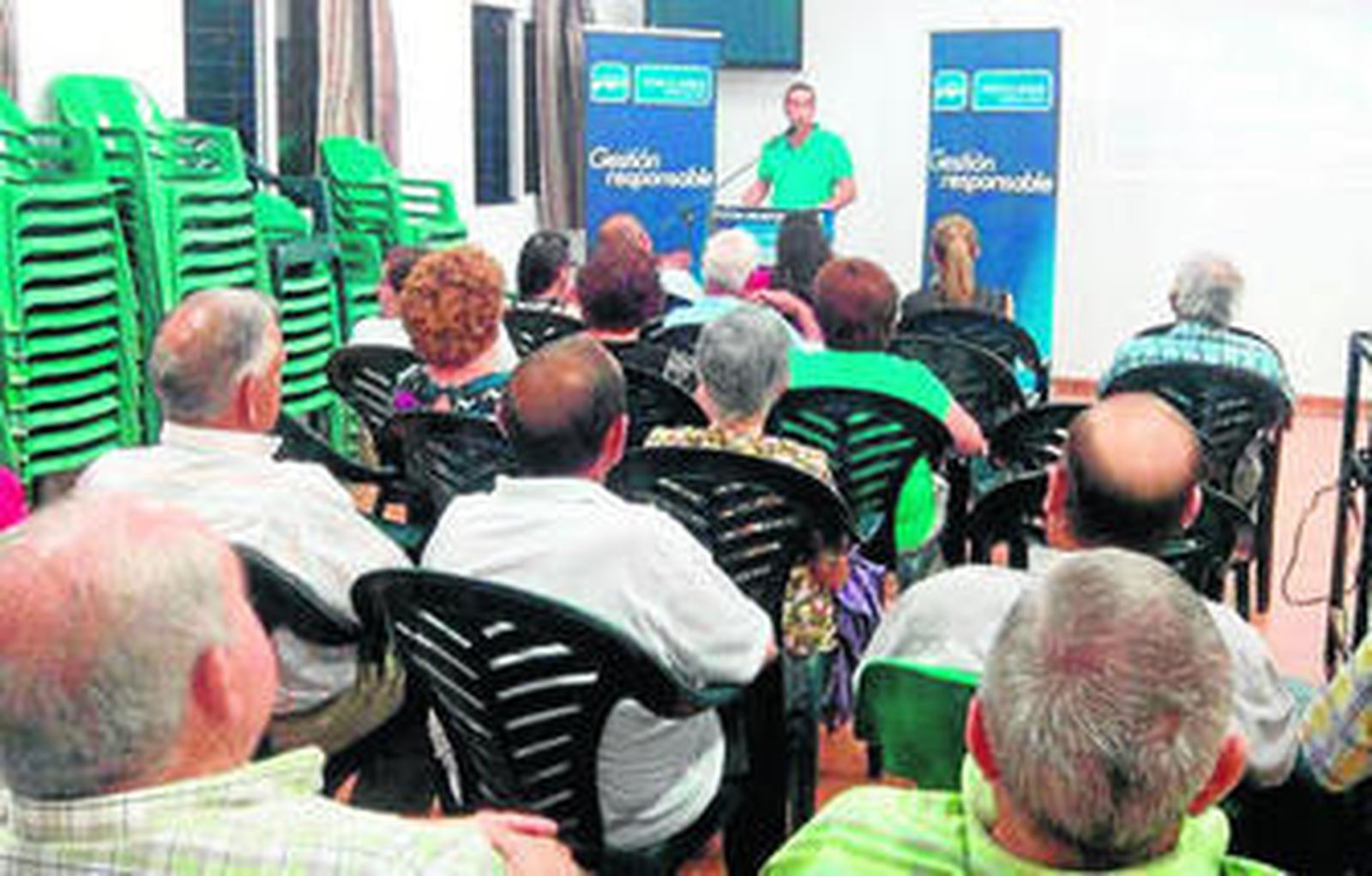 La pedanía de La Hoya acogió el miércoles por la noche un nuevo mitin de la caravana del Partido Popular.