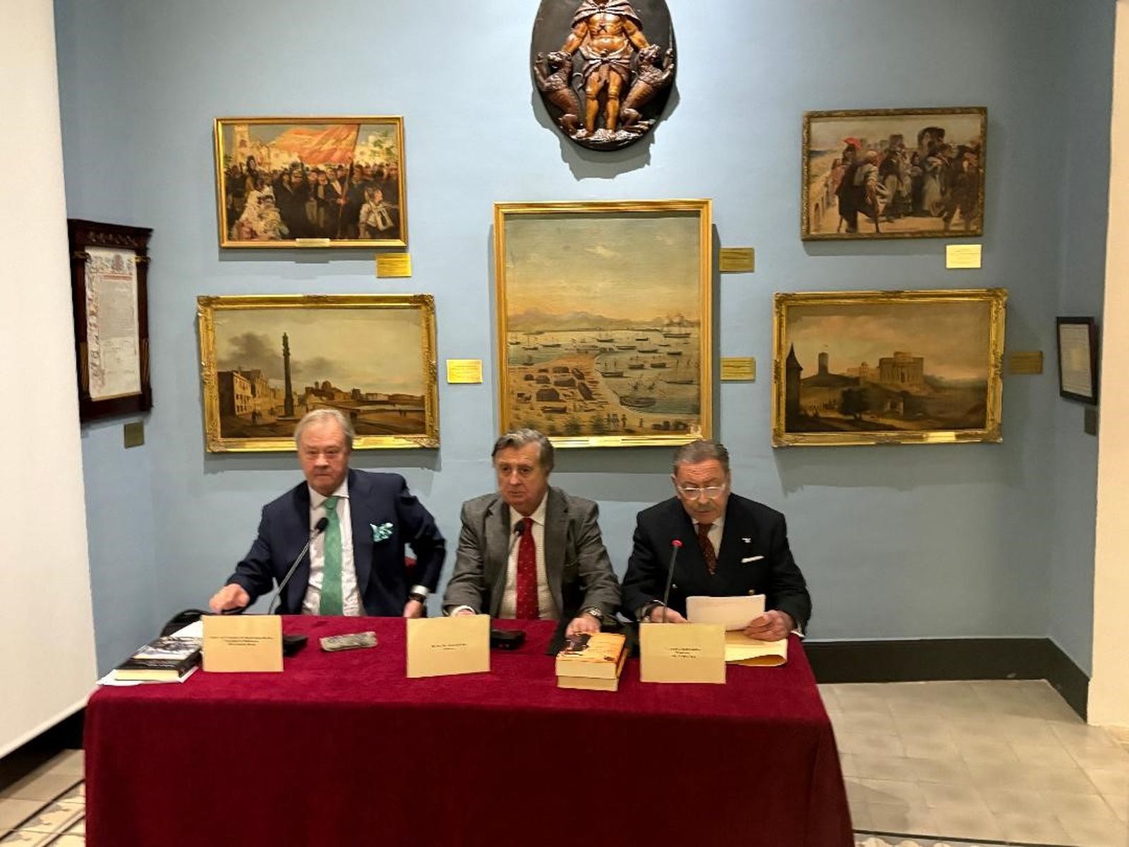 Conde de Toreno, José María García León  y el presidente del Club Liberal 1812, Ricardo Hidalgo Andrey.